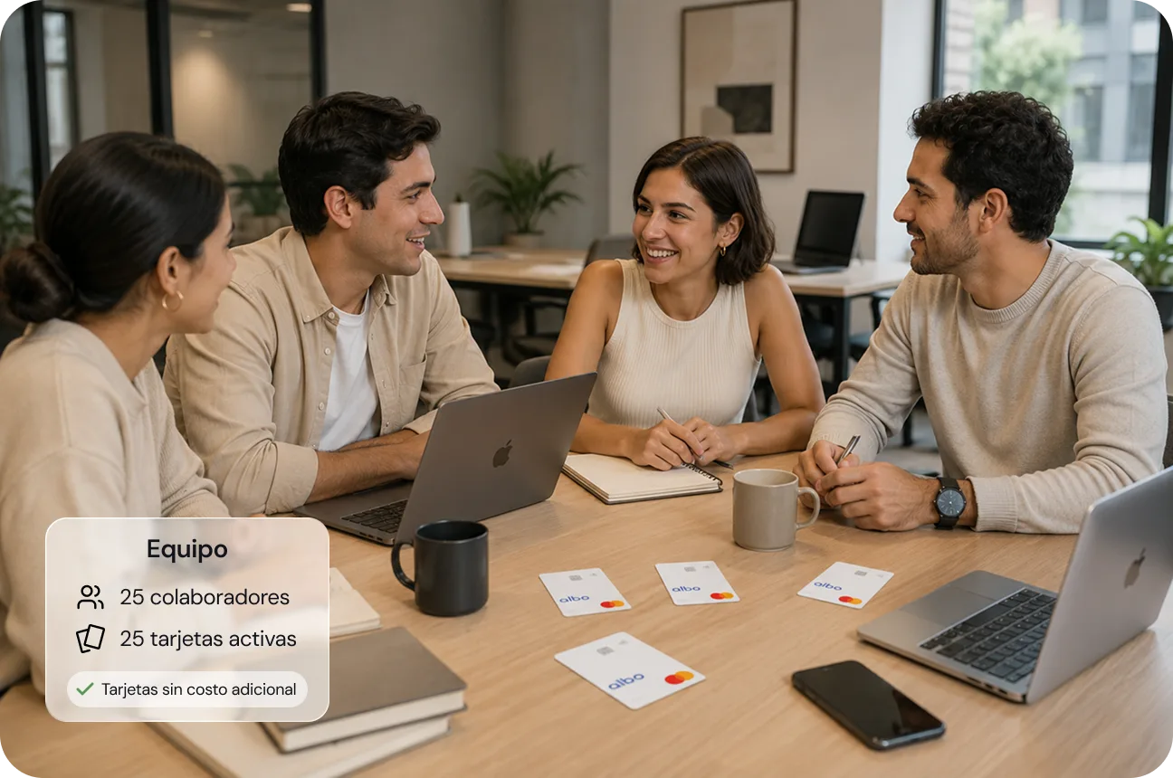 Equipo de trabajo utilizando tarjetas albo empresa